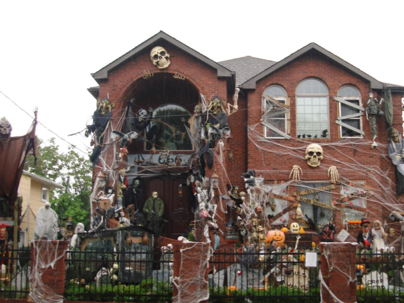 scary decorated house